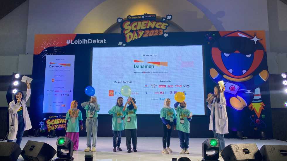 Dorong Minat Sains Anak, Gramedia bersama Bank Danamon Hadirkan Gramedia Science Day 2023 di Surabaya