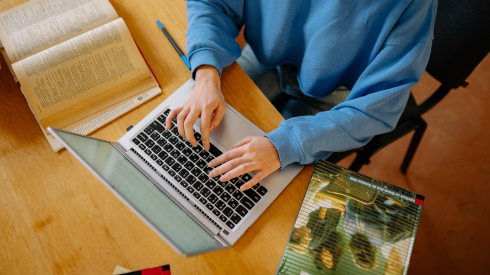 Apa itu Resensi Buku? Pengertian, Struktur dan Cara Menulisnya