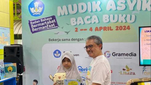 “Mudik Asyik Baca Buku” Bersama Gramedia dan Badan Bahasa Kemendikbudristek hadir di lima Titik Lokasi Mudik!