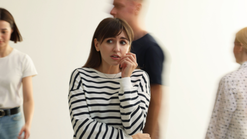 Apa Itu FOMO? Kenali Istilah yang Sering Muncul di Era Media Sosial