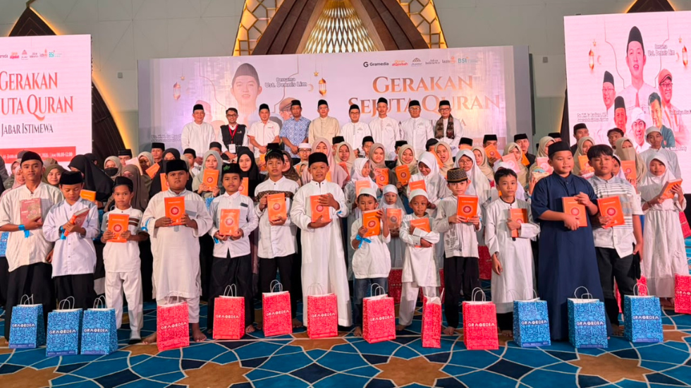 Gramedia Selenggarakan Gerakan Sejuta Quran Jabar Istimewa di Masjid Raya Al Jabbar