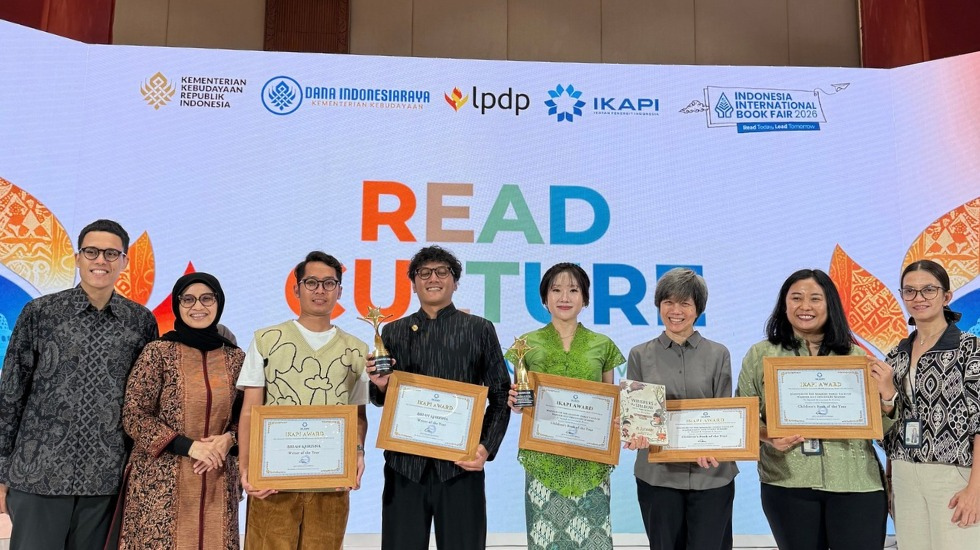 Dua Penulis Grasindo, Brian Khrisna dan M.Sutandi Raih Penghargaan Bergengsi di IKAPI Awards 2026