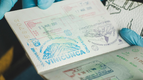 Apa Itu Stamp Hunting? Menjadi Kolektor Stempel untuk Simpan Kenangan