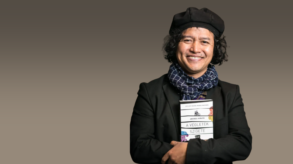 Biografi dan Rekomendasi Buku Terbaik dari Andrea Hirata : Masa Kecil di Belitung yang Ia Bawa Mendunia