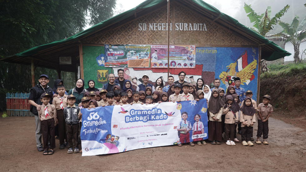 Gramedia Berbagi Kado: Wujud #TumbuhBermakna di Sukabumi